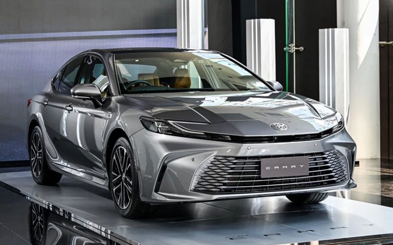 Toyota Camry 2025 ไฮบริดล้วน ราคาเริ่ม 1,455,000 บาท