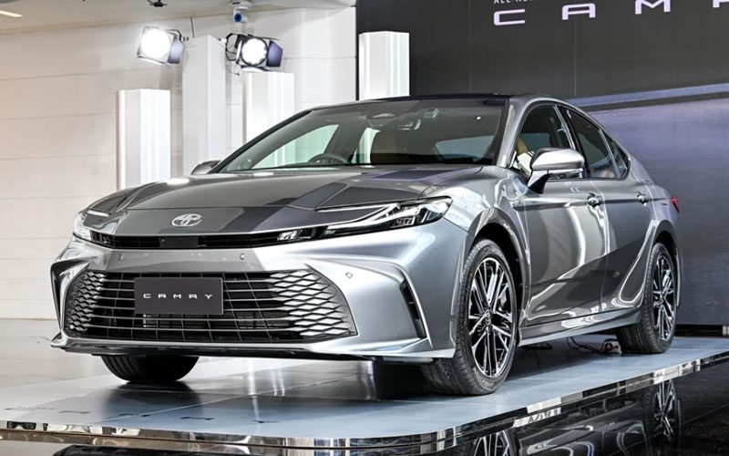 Toyota Camry 2025 ไฮบริดล้วน ราคาเริ่ม 1,455,000 บาท