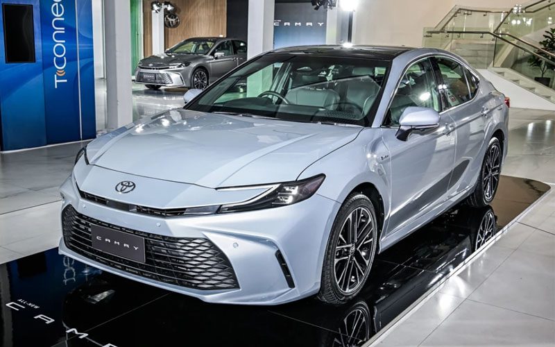 Toyota Camry 2025 ไฮบริดล้วน ราคาเริ่ม 1,455,000 บาท